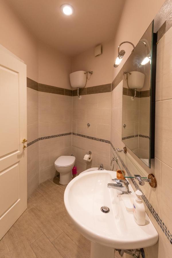 Vercelli Guest House Near San Giovanni Rome Exterior photo